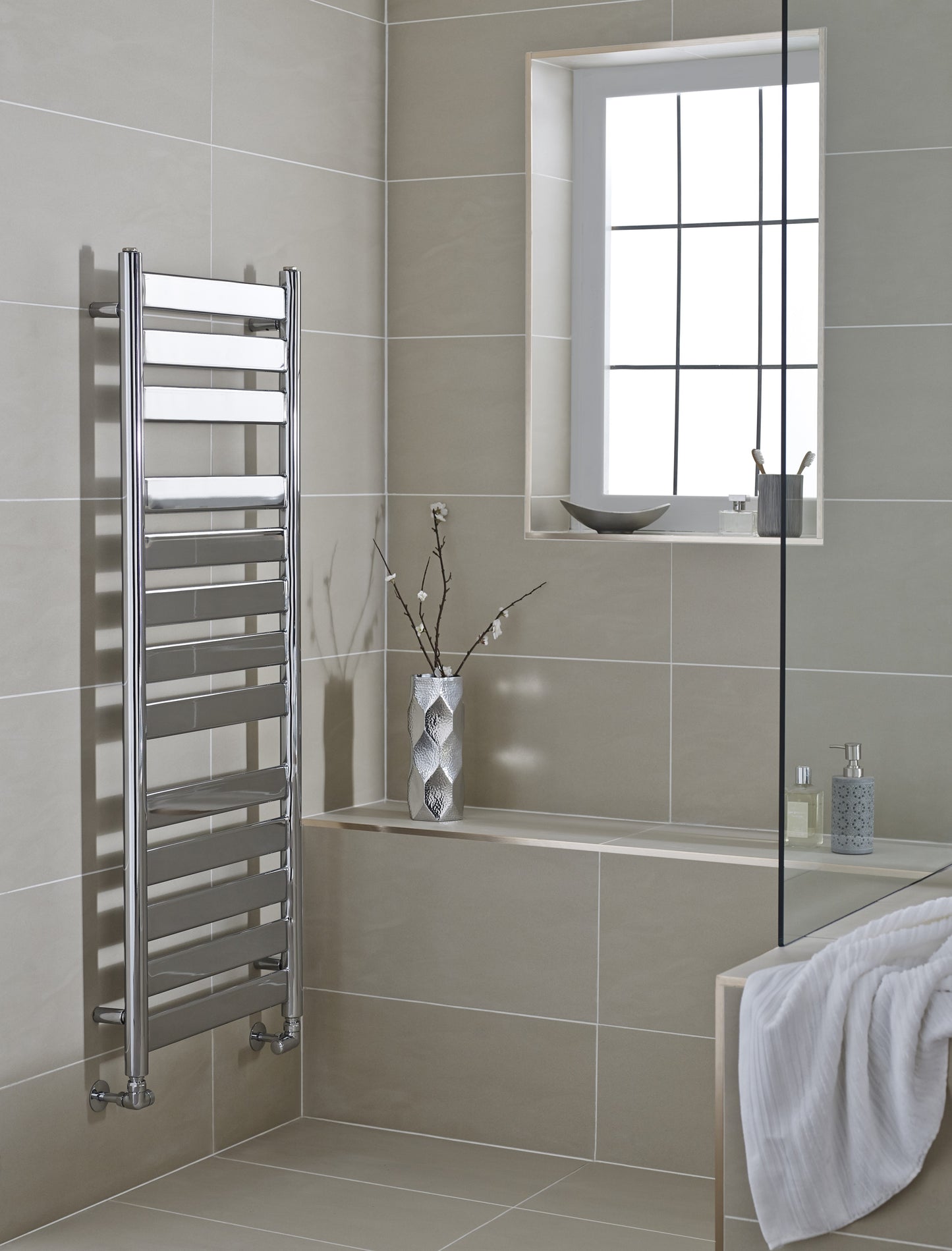Kartell Newark Straight Chrome Designer Towel Rail 1306mm x 500mm EWR-1